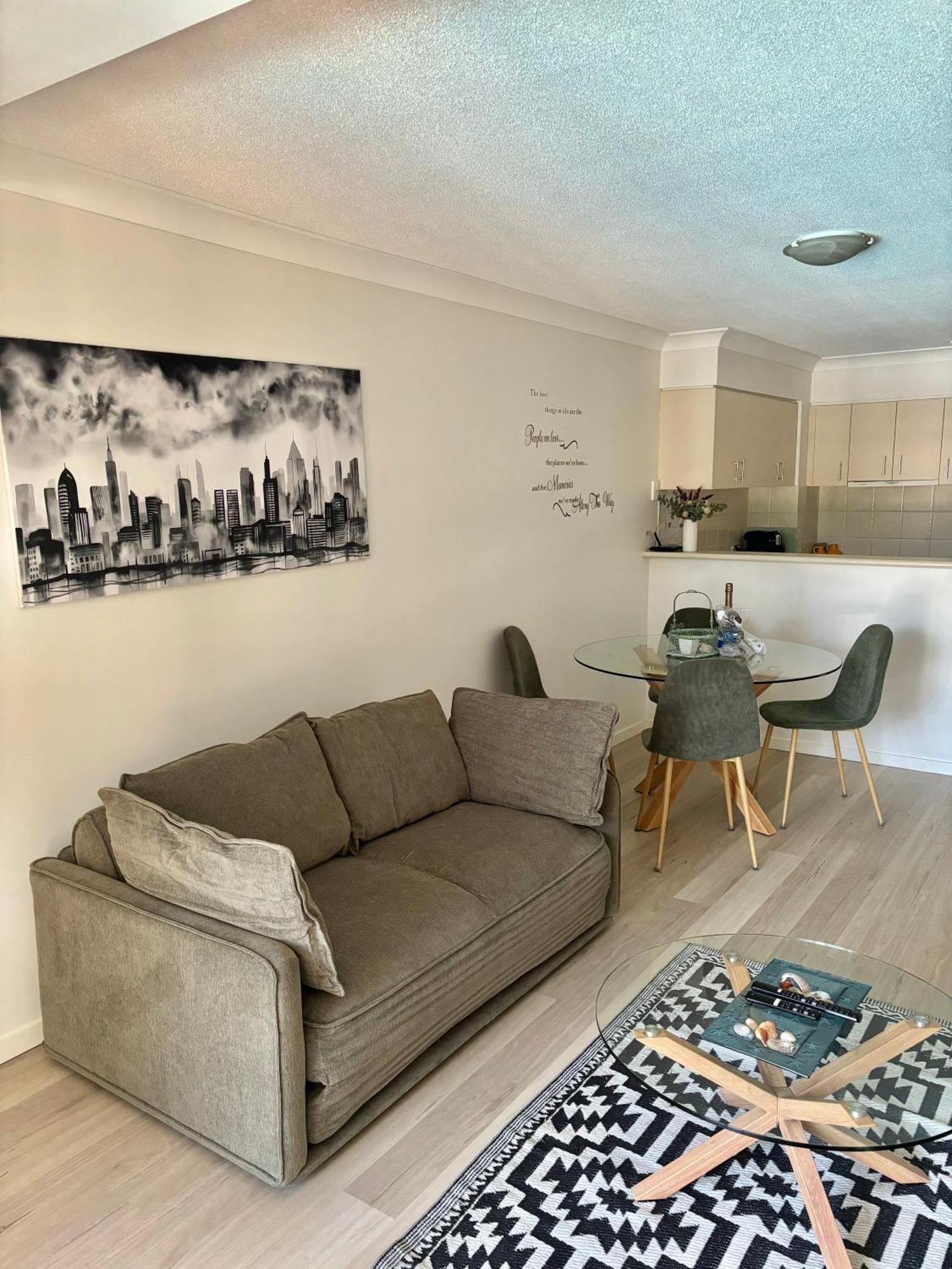 Location Location Location - Broadbeach :) Gold Coast Exterior foto
